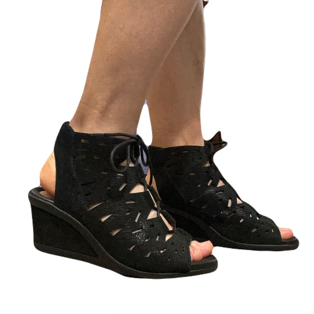 Earth Daylily Black Wedge Sandals with Cutout Design - Picture 1 of 10